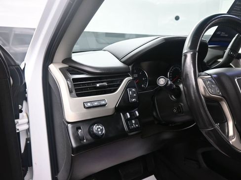 Used 2019 GMC Yukon Denali image 2
