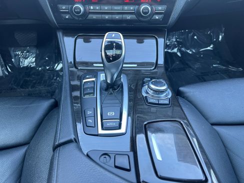 Used 2013 BMW 550i xDrive Sedan image 16