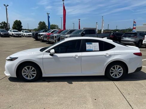 Used 2026 Toyota Camry LE w/ Convenience Package FWD image 8