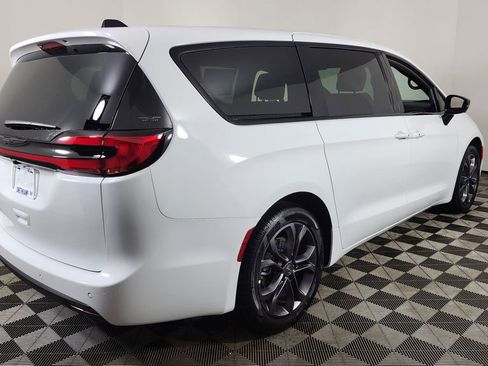 New 2026 Chrysler Pacifica Select image 7