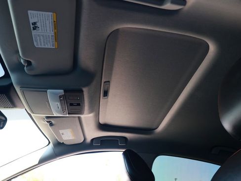 Used 2025 Nissan Sentra SR w/ SR Premium Package FWD image 35
