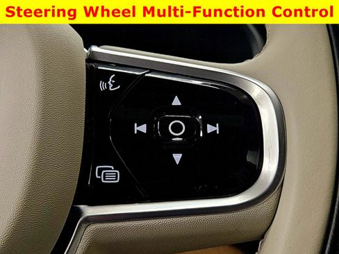 Used 2021 Volvo XC90 T6 Momentum image 34