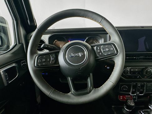 Used 2024 Jeep Wrangler Unlimited AWD/4WD image 18
