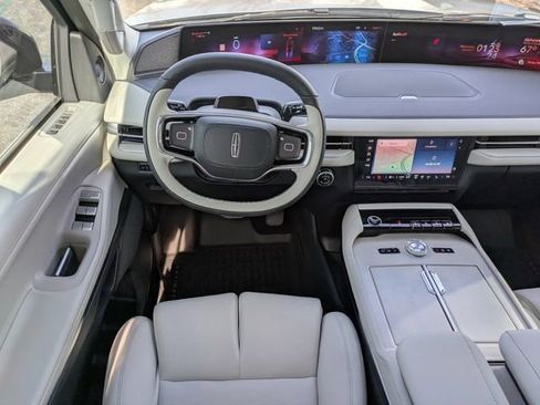 New 2025 Lincoln Navigator Reserve image 10