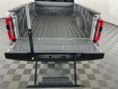 Used 2025 Ford F350 Lariat w/ Black Appearance Package AWD/4WD image 8