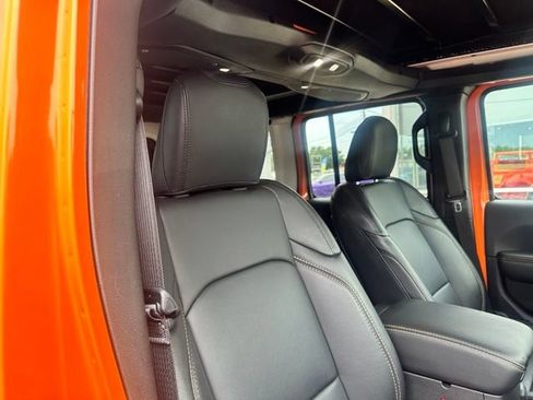 Used 2025 Jeep Wrangler Unlimited Sahara AWD/4WD image 13