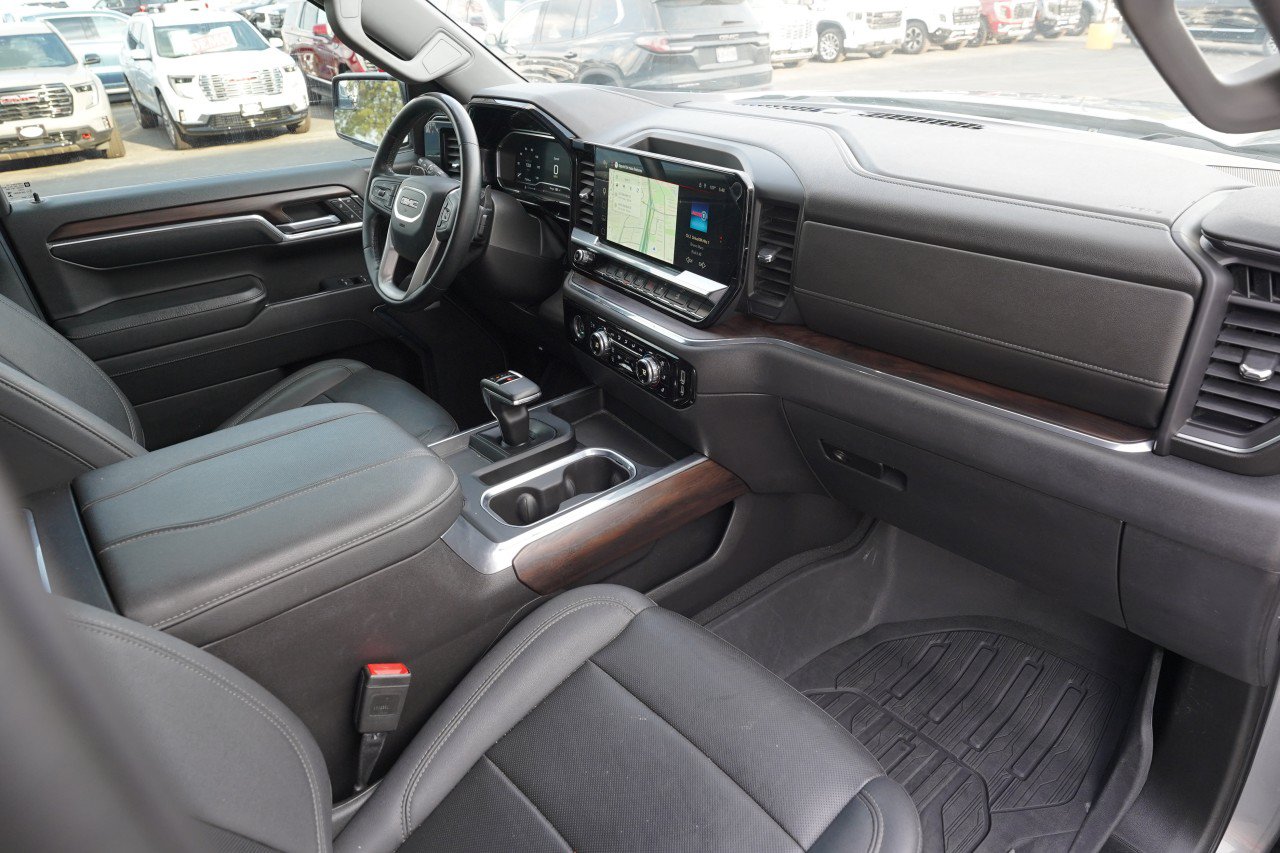 Used 2023 GMC Sierra 1500 SLT AWD/4WD image 24