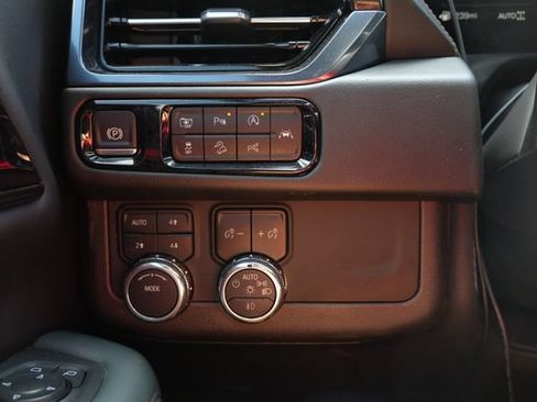 Used 2025 GMC Yukon XL AT4 w/ AT4 Premium Package AWD/4WD image 23