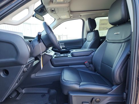 New 2026 Ford Expedition Platinum w/ Driver's Package image 6