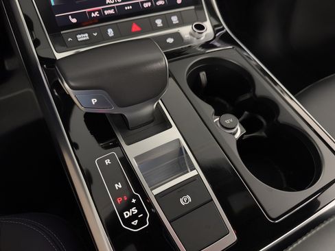 Used 2019 Audi Q8 Premium w/ Convenience Package AWD/4WD image 25