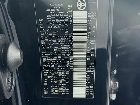 Used 2025 Toyota Corolla LE FWD image 12