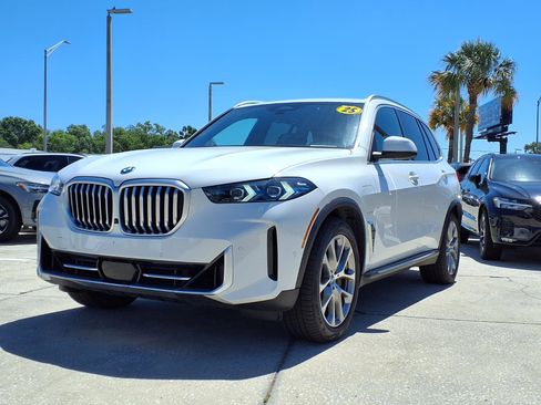 Used 2025 BMW X5 xDrive50e AWD/4WD image 3