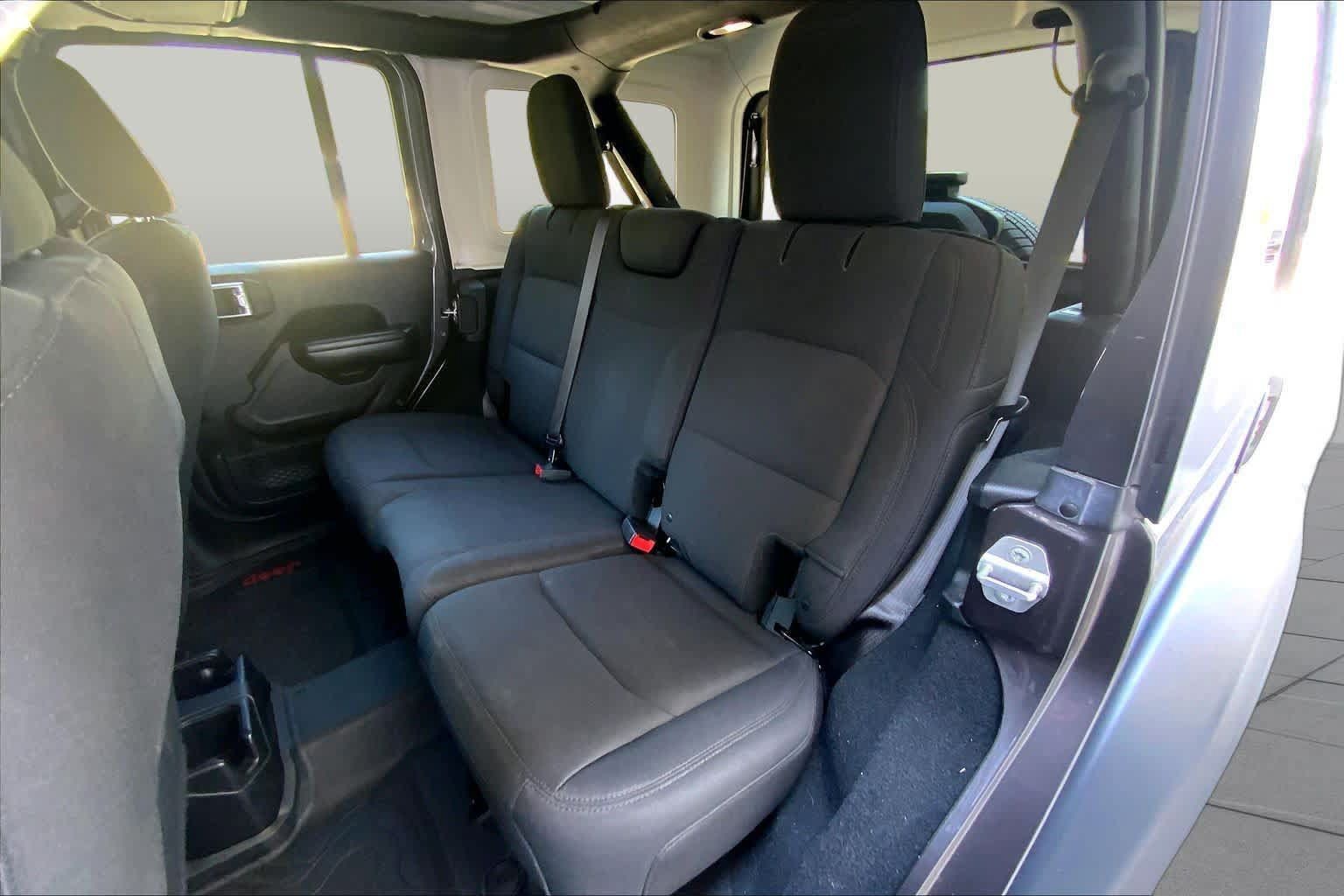 Used 2018 Jeep Wrangler Unlimited Sport S AWD/4WD image 20