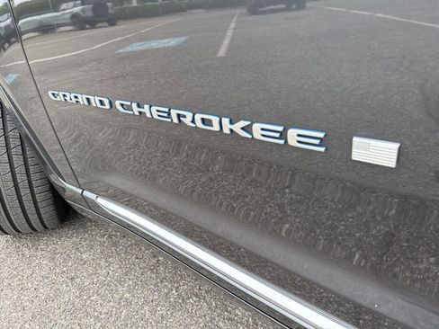Used 2024 Jeep Grand Cherokee Summit AWD/4WD image 4