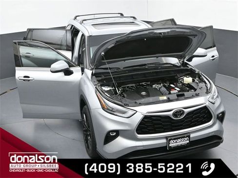 Used 2021 Toyota Highlander XLE image 24