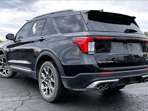 Used 2025 Ford Explorer Platinum w/ Ultimate Package AWD/4WD image 5