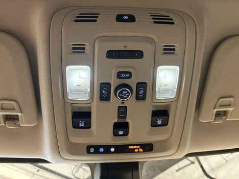 Used 2021 GMC Yukon Denali w/ Denali Ultimate Package AWD/4WD image 22
