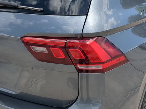 Certified 2023 Volkswagen Tiguan SE FWD image 8