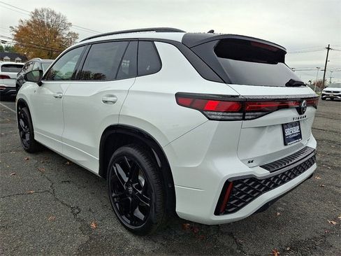 New 2026 Volkswagen Tiguan SE R-Line image 3