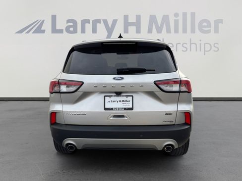 Used 2020 Ford Escape Titanium image 4