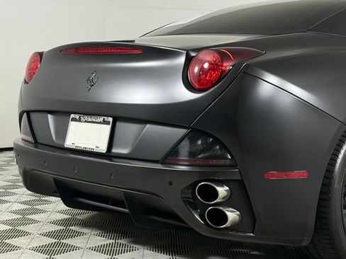 Used 2014 Ferrari California RWD image 19