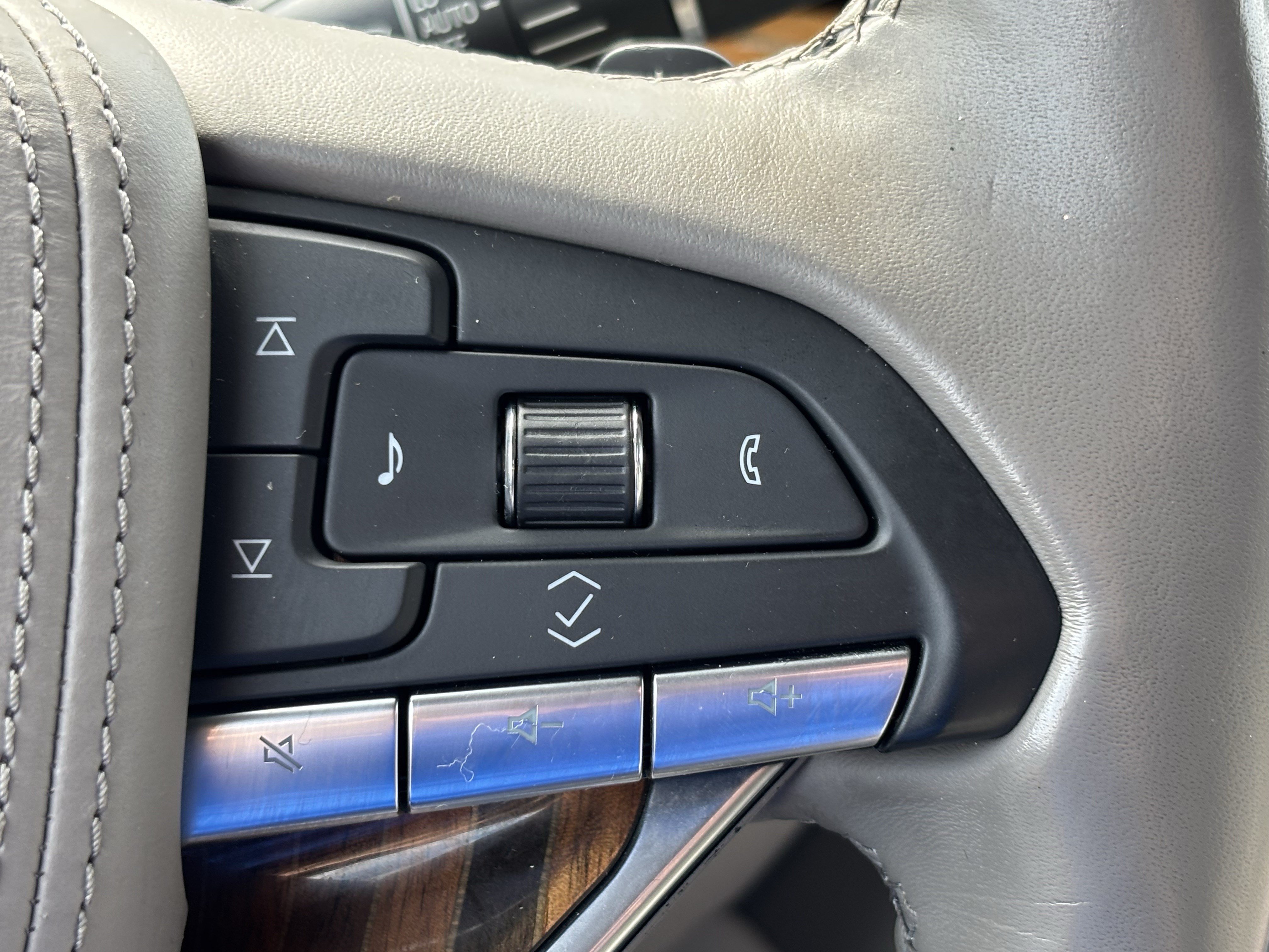 Used 2021 Cadillac Escalade Premium Luxury Platinum RWD image 20