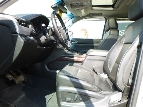 Used 2019 GMC Yukon XL SLT w/ Open Road Package image 4