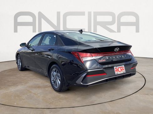 Used 2024 Hyundai Elantra SEL FWD image 12