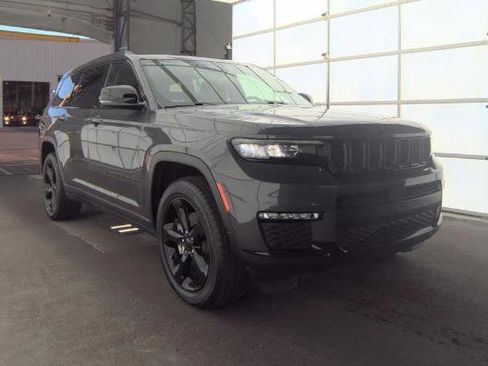 Used 2023 Jeep Grand Cherokee L Limited w/ Black Appearance Package image 3