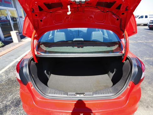 Used 2013 Ford Focus SE FWD image 12