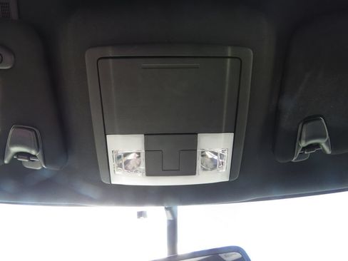 Used 2018 Ford Explorer XLT w/ Equipment Group 202A AWD/4WD image 30