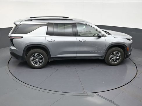 Used 2024 Chevrolet Traverse LT FWD image 17
