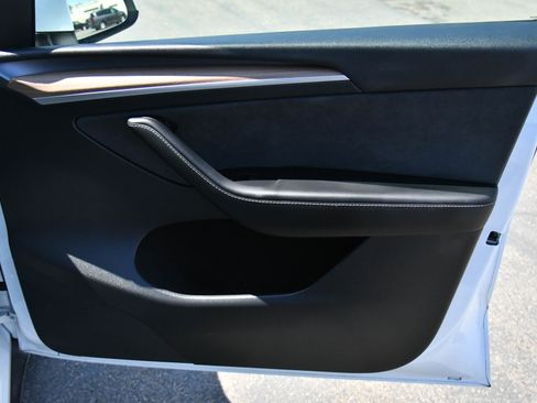 Used 2023 Tesla Model Y Long Range AWD/4WD image 44