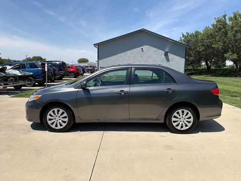 Used 2013 Toyota Corolla LE FWD image 3