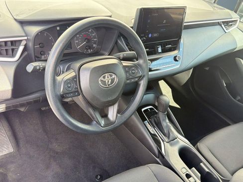 Used 2025 Toyota Corolla LE image 3