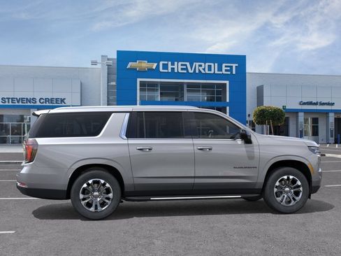 New 2026 Chevrolet Suburban LT w/ Sun And Tow Package AWD/4WD image 3