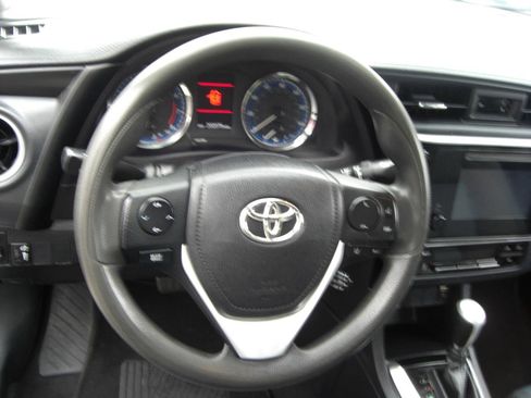 Used 2017 Toyota Corolla LE FWD image 7