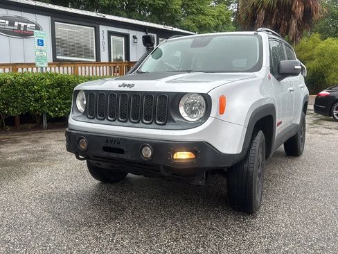 Used 2017 Jeep Renegade Trailhawk AWD/4WD image 5