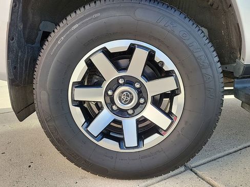 Used 2020 Toyota 4Runner TRD Off-Road Premium image 9