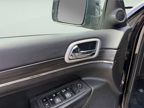 Used 2022 Jeep Grand Cherokee Limited AWD/4WD image 19
