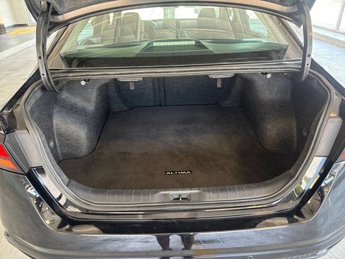 Used 2025 Nissan Altima 2.5 SV FWD image 32