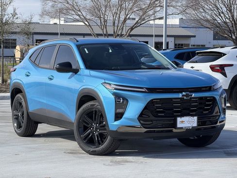 New 2026 Chevrolet Trax ACTIV w/ Sunroof Package FWD image 2