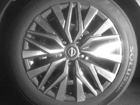 Used 2025 Nissan Altima 2.5 SV FWD image 12