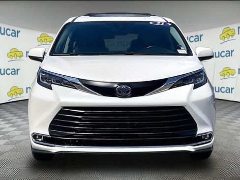 Used 2021 Toyota Sienna XLE w/ XLE Plus Package AWD/4WD image 2