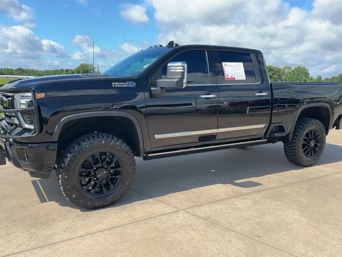 Used 2024 Chevrolet Silverado 2500 High Country w/ High Country Premium Package AWD/4WD image 5