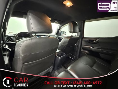 Used 2018 Toyota Tacoma TRD Sport AWD/4WD image 30