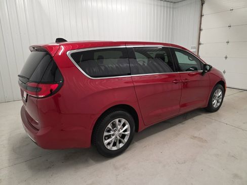 New 2026 Chrysler Pacifica Select image 6