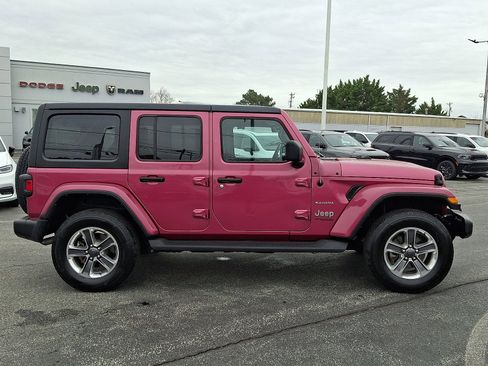 Used 2022 Jeep Wrangler Unlimited Sahara w/ Cold Weather Group AWD/4WD image 7