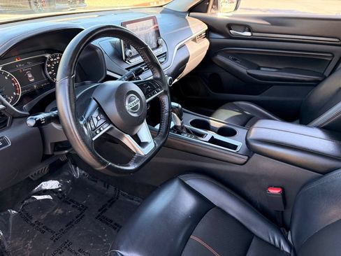 Used 2022 Nissan Altima 2.5 SR w/ Midnight Edition Package FWD image 18