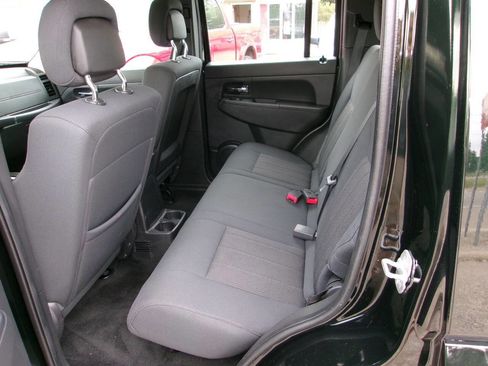 Used 2012 Jeep Liberty Sport AWD/4WD image 6